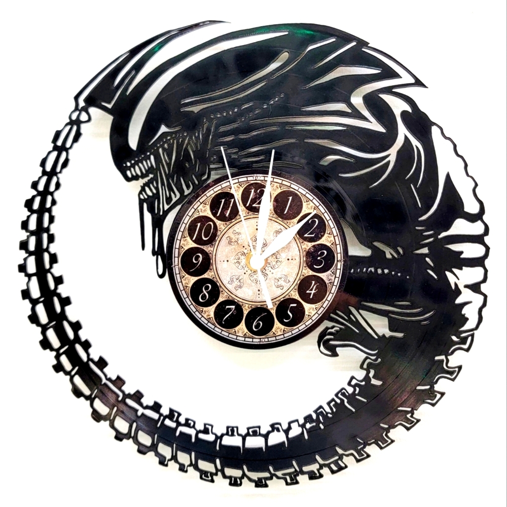 ALIENS XENOMORPH vinyl record clock